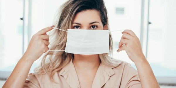 Acne da mascherina: come sbarazzarsi della Maskne
