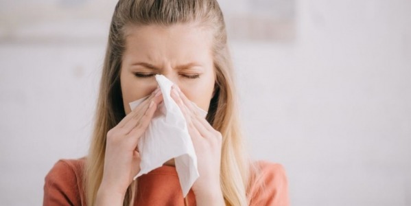 Cambio di stagione e Allergia ai pollini: consigli per affrontarla