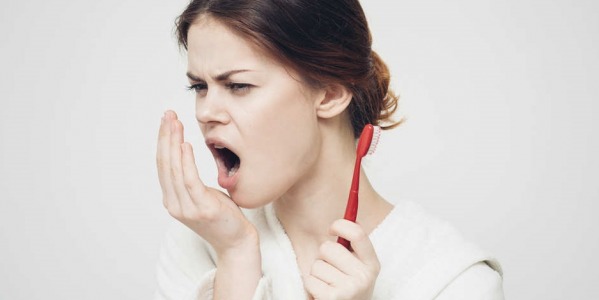 Alitosi: come combatterla?