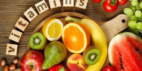 Carenza di vitamine: cosa comporta, possibili rimedi e cure