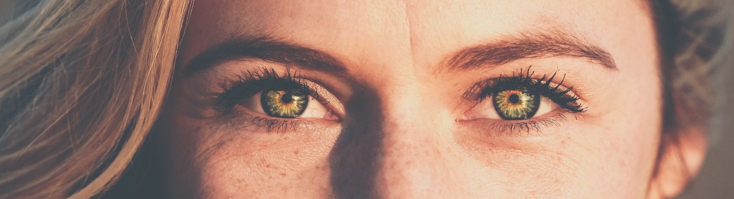 Occhi irritati dal sole? Come prevenire e curare la secchezza