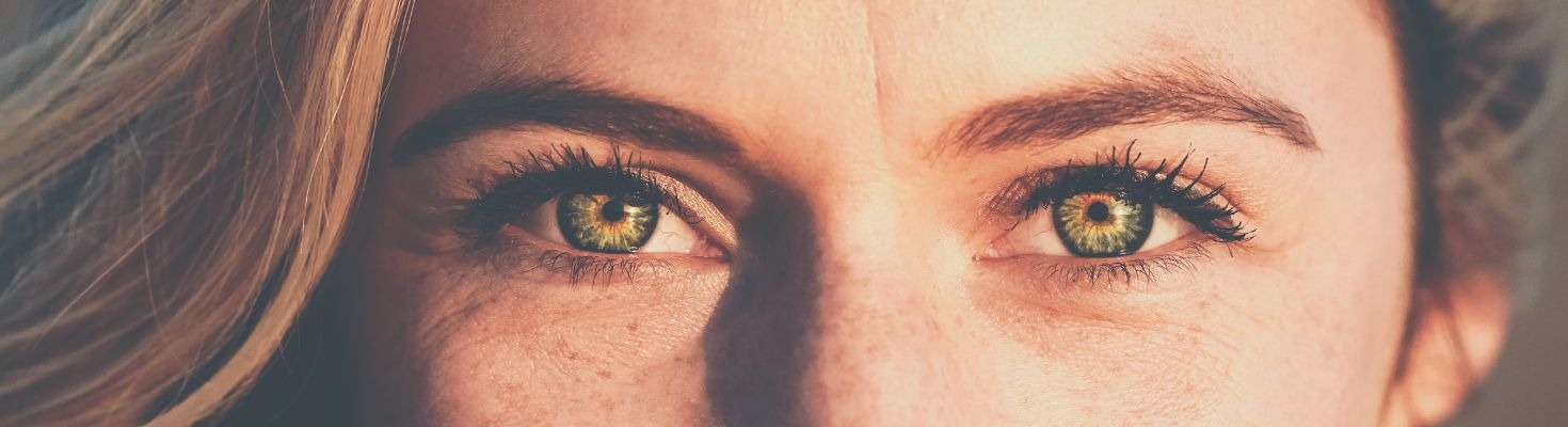 Occhi irritati dal sole? Come prevenire e curare la secchezza