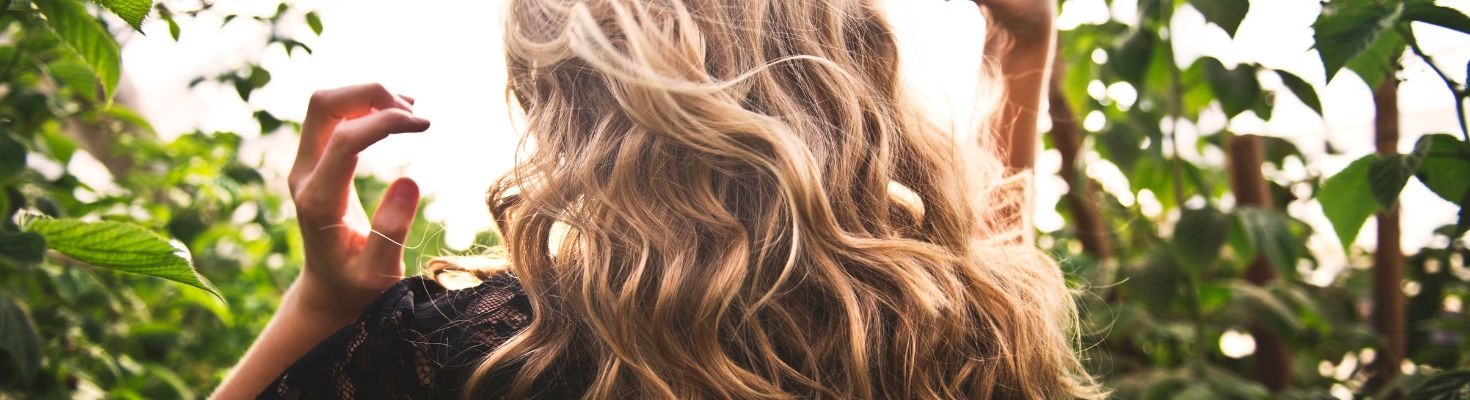 Come prendersi cura dei capelli durante l'estate