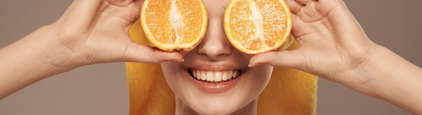 Vitamina C e skincare: i benefici per una pelle luminosa